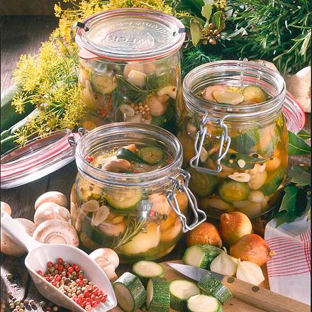 Eingekochtes, pikantes Gemüse Rezept