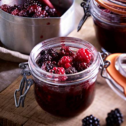 Eingelegte Gewürz-Brombeeren Rezept Eingelegte Gewürz-Brombeeren Rezept