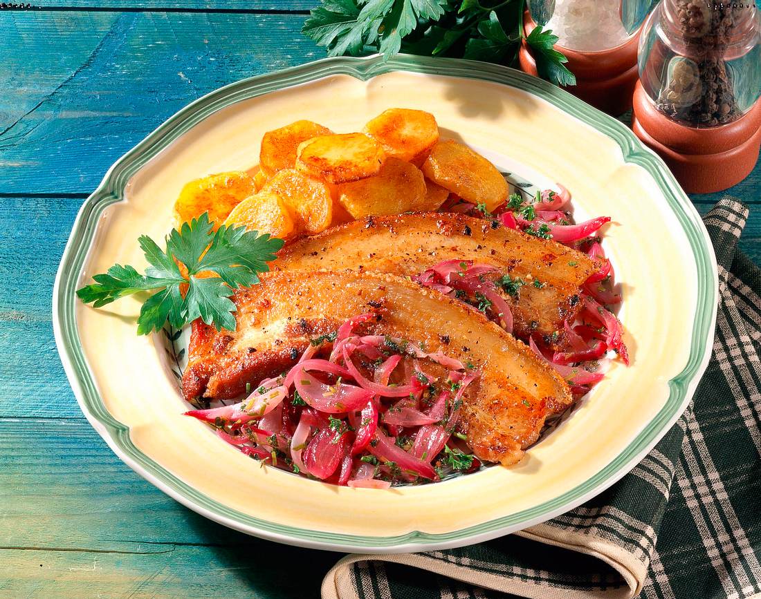 Eingelegte Schweinebauchscheiben in Senfzwiebeln Rezept LECKER