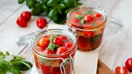 Eingelegte Tomaten - Foto: ShowHeroes für LECKER @ Bauer Media Group Eingelegte Tomaten - Foto: ShowHeroes für LECKER @ Bauer Media Group