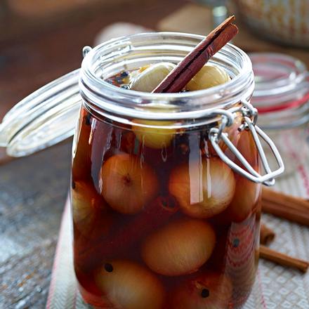 Eingelegte Zimt-Schalotten Rezept Eingelegte Zimt-Schalotten Rezept