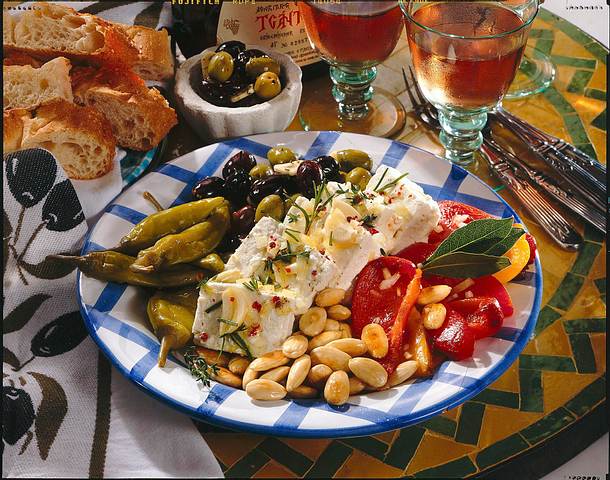 Eingelegter Schafskäse und Paprika Rezept