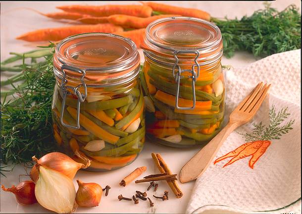 Eingemachte Bohnen mit Möhren und Schalotten Rezept Eingemachte Bohnen mit Möhren und Schalotten Rezept