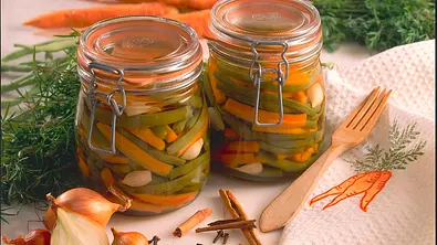 Eingemachte Bohnen mit Möhren und Schalotten Rezept - Foto: LECKER @ Bauer Media Group