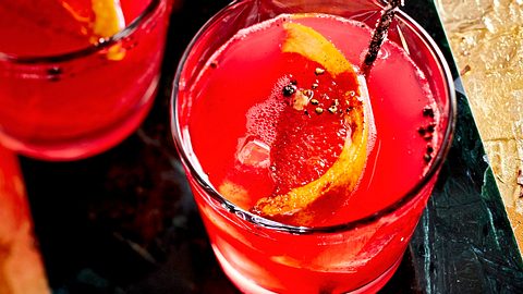 Einheizender Pink „Aperol“ Spritz Rezept - Foto: House of Food / Bauer Food Experts KG
