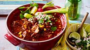 Eintopf mit Schweinegulasch und Bohnen (Rote Pozole) Rezept - Foto: House of Food / Bauer Food Experts KG