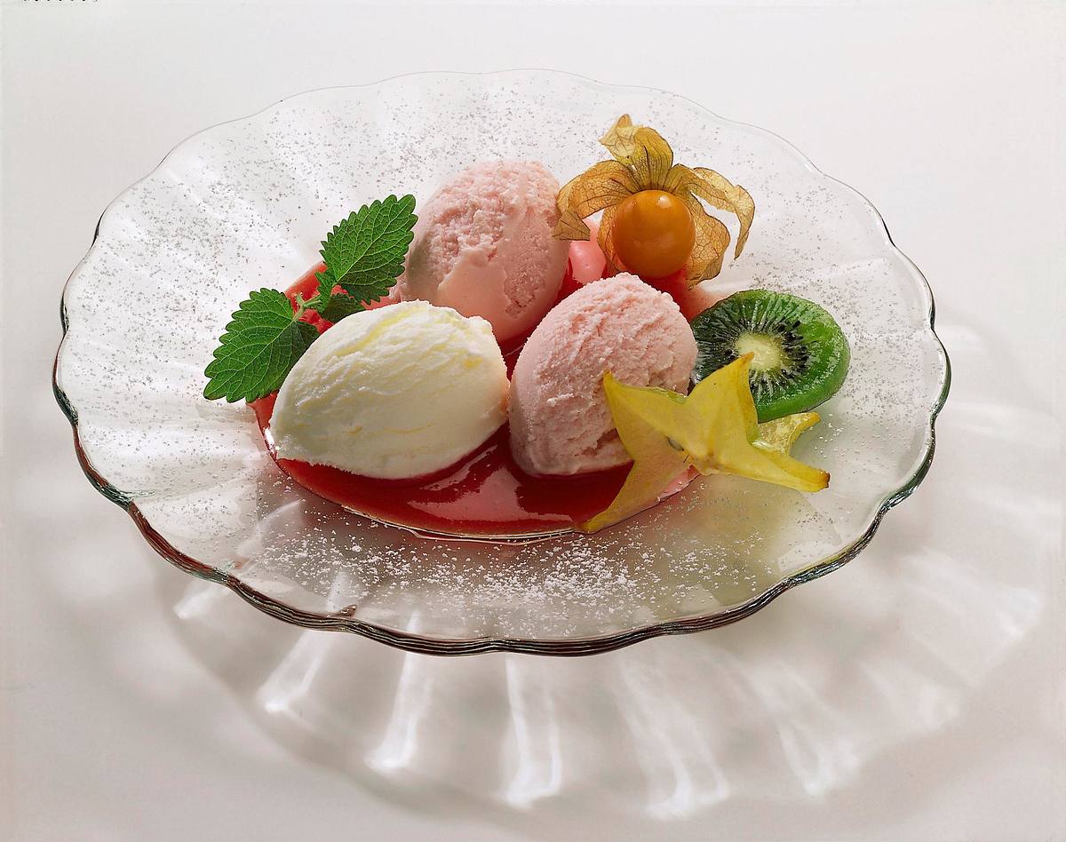 Eis auf Erdbeerpüree Rezept