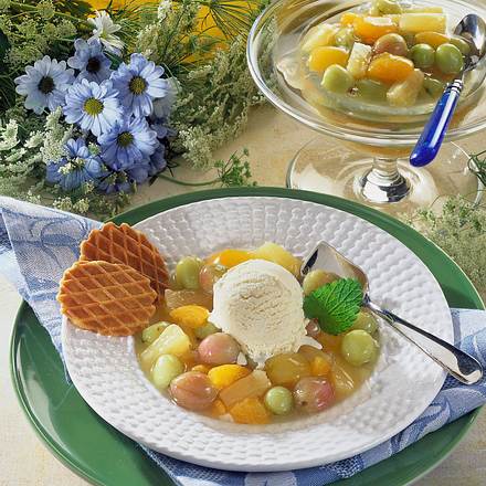 Eis auf gemischten Früchten Rezept Eis auf gemischten Früchten Rezept