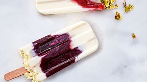 Eisbegehrte Popsicles: Heidelbeer-Schoki Rezept - Foto: House of Food / Bauer Food Experts KG