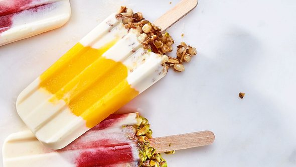 Eisbegehrte Popsicles: Mango-Müsli Rezept - Foto: House of Food / Bauer Food Experts KG