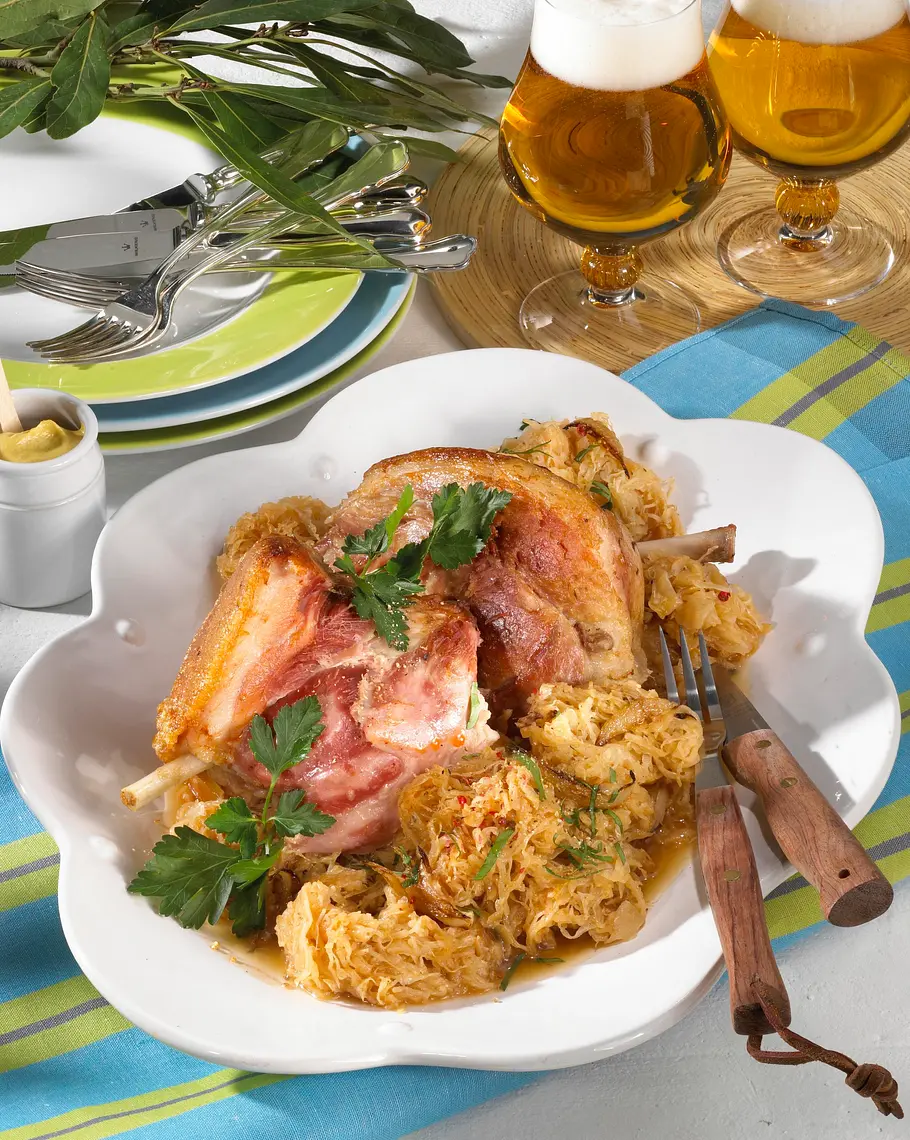 Eisbein mit Sauerkraut Rezept Eisbein mit Sauerkraut Rezept