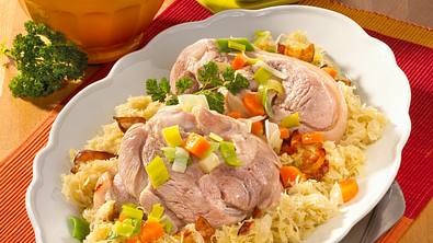 Eisbein mit Sauerkraut Rezept - Foto: LECKER @ Bauer Media Group