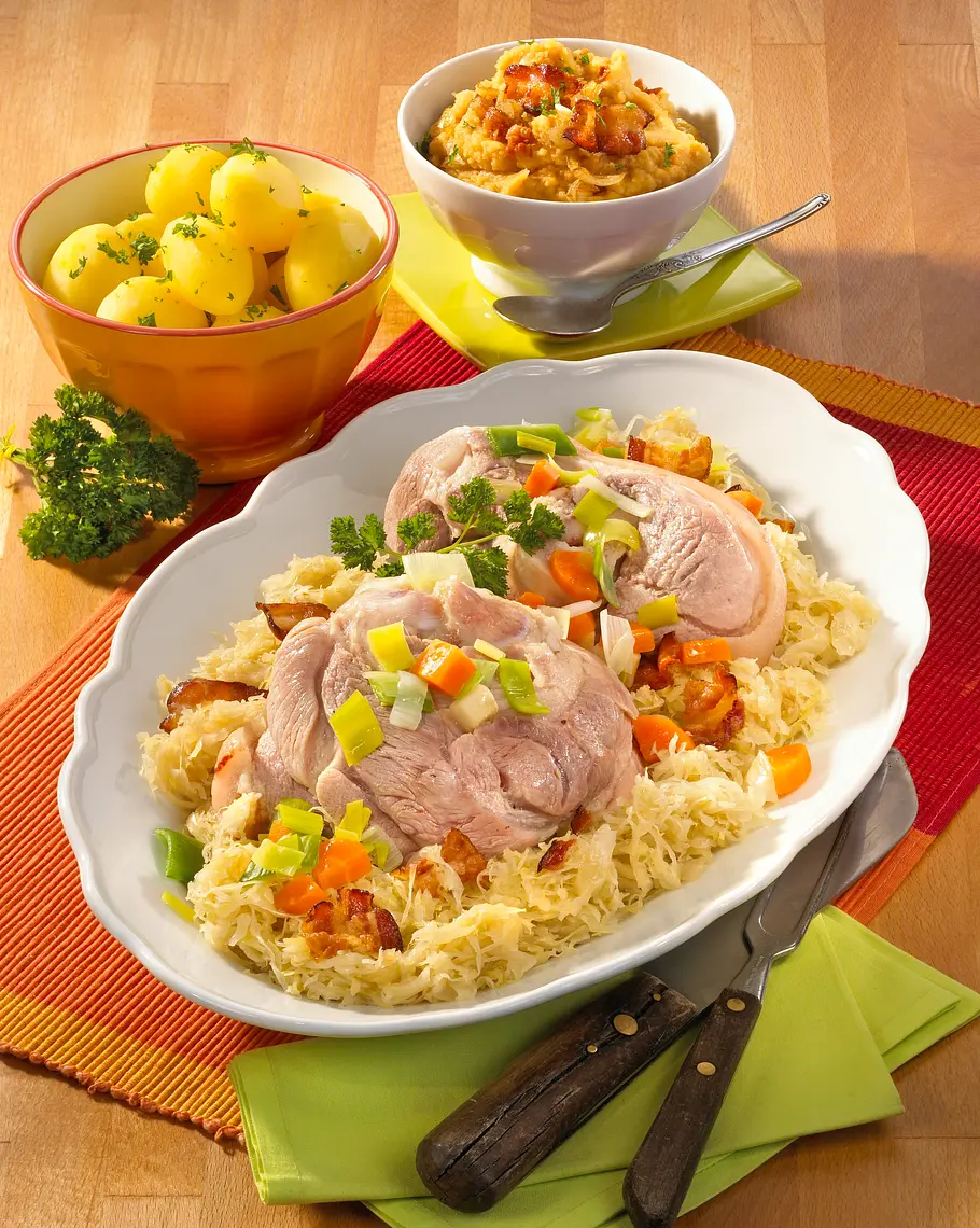 Eisbein mit Sauerkraut Rezept Eisbein mit Sauerkraut Rezept