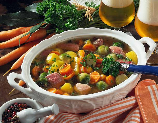 Eisbeineintopf mit Gemüse Rezept Eisbeineintopf mit Gemüse Rezept