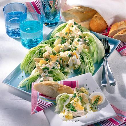 Eisberg-Schiffchen mit Geflügelsalat Rezept Eisberg-Schiffchen mit Geflügelsalat Rezept