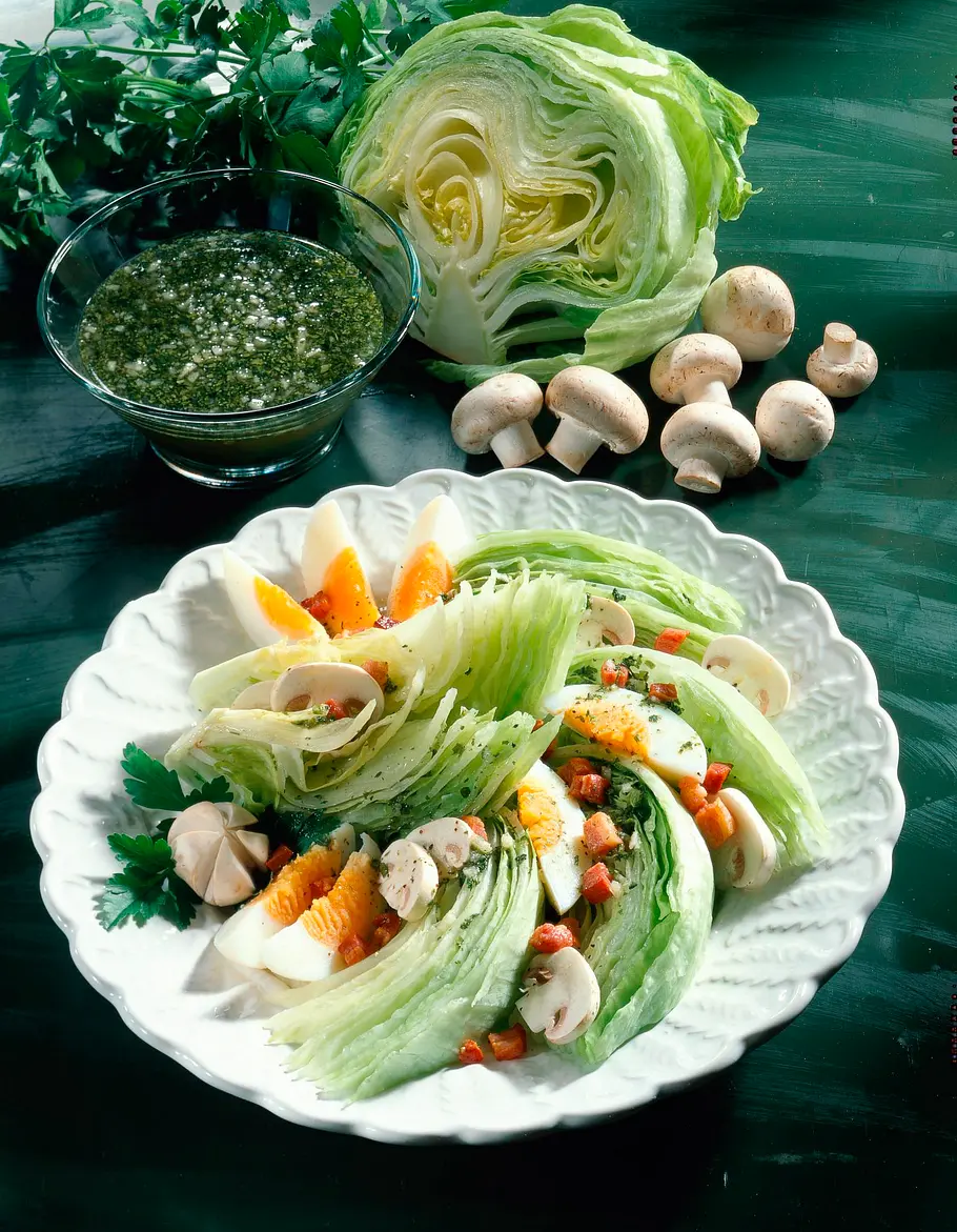 Eisbergsalat mit Speckmarinade Rezept Eisbergsalat mit Speckmarinade Rezept