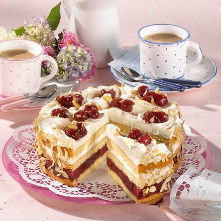 Eischwertorte mit Rumkirschen Rezept Eischwertorte mit Rumkirschen Rezept