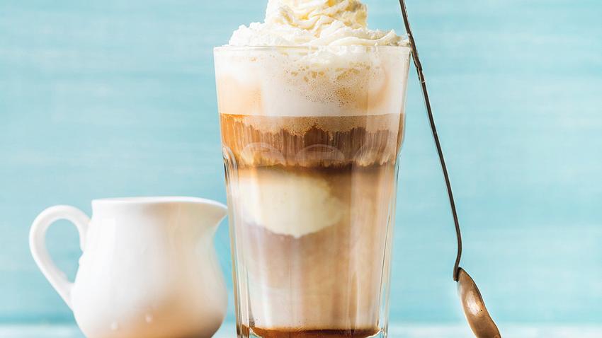 Eiskaffee selber machen Rezept - Foto: iStock/Foxys_forest_manufacture (bearbeitet)