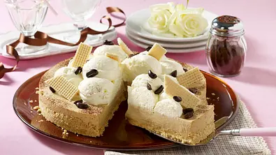 Eiskaffee-Torte mit Löffelbiskuit-Waffel-Boden Rezept - Foto: LECKER @ Bauer Media Group
