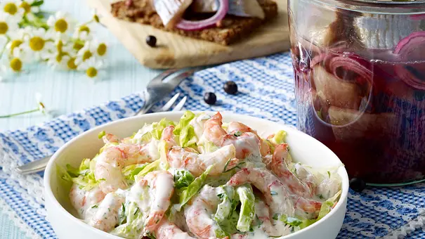 Eismeergarnelen in saure Sahnesoße Rezept - Foto: LECKER @ Bauer Media Group