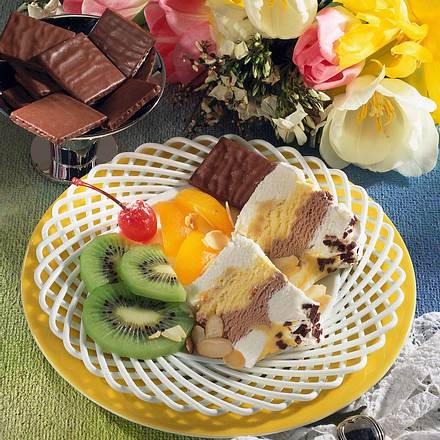 Eistörtchen mit Früchten Rezept Eistörtchen mit Früchten Rezept