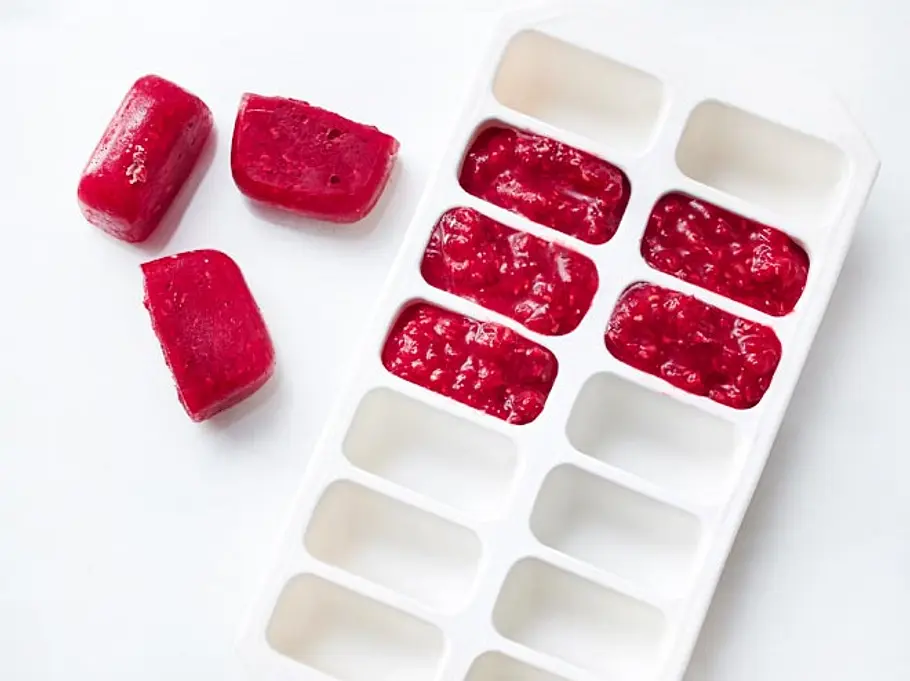 Eiswürfel mit Fruchtpüree