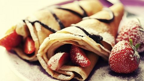 Eiweiß-Pfannkuchen mit Früchten und Naturjoghurt Rezept - Foto: House of Food / Bauer Food Experts KG