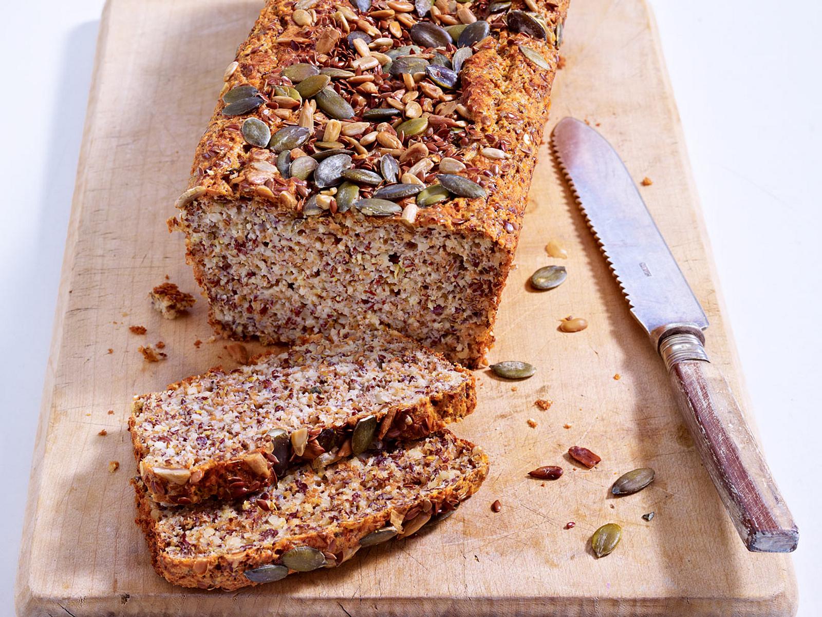 Eiweißbrot - das Rezept zum Selberbacken | LECKER Eiweißbrot - das Rezept zum Selberbacken | LECKER