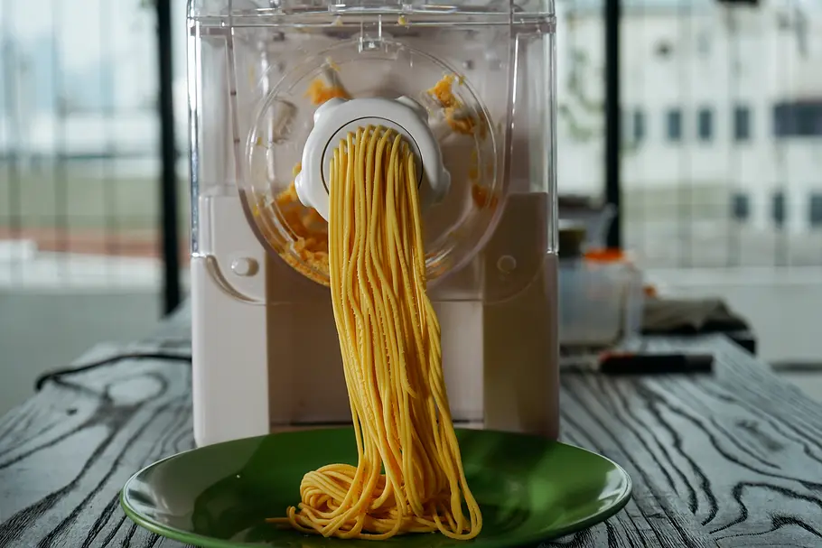 Elektrische Nudelmaschine, die Spaghetti macht
