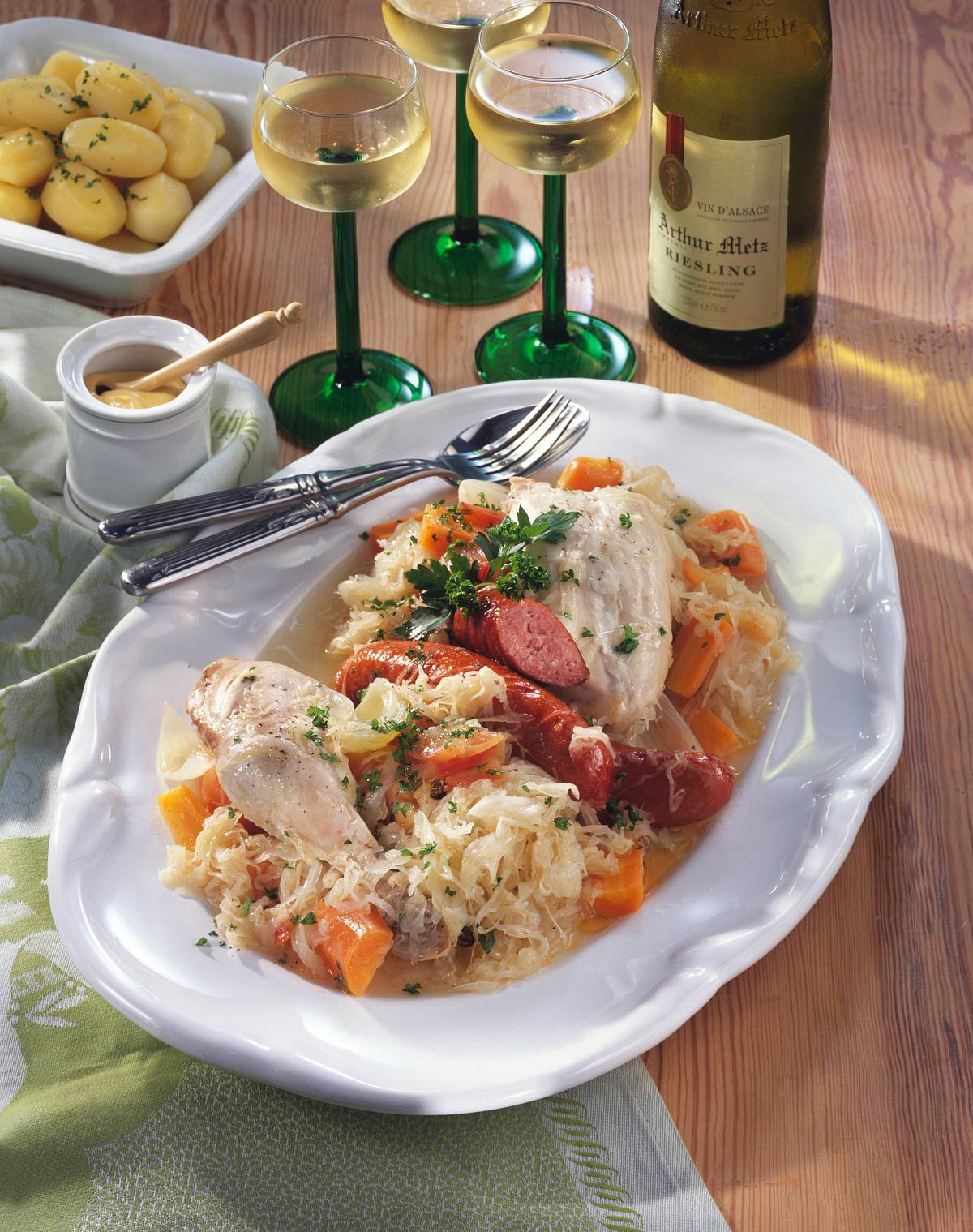 Elsässer Riesling-Huhn auf Sauerkraut Rezept