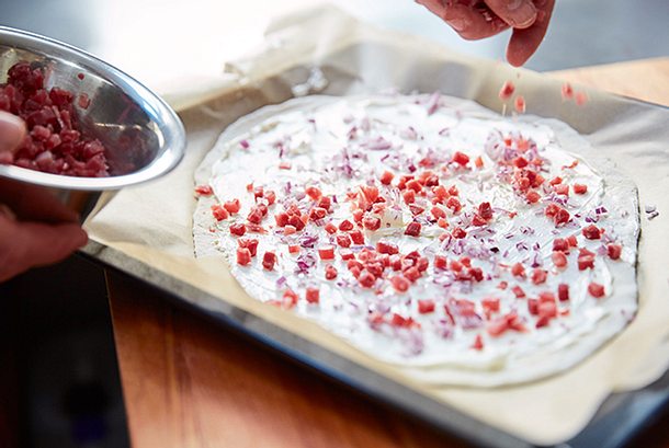Elsässer Flammkuchen Rezept-F8649020 Elsässer Flammkuchen Rezept-F8649020