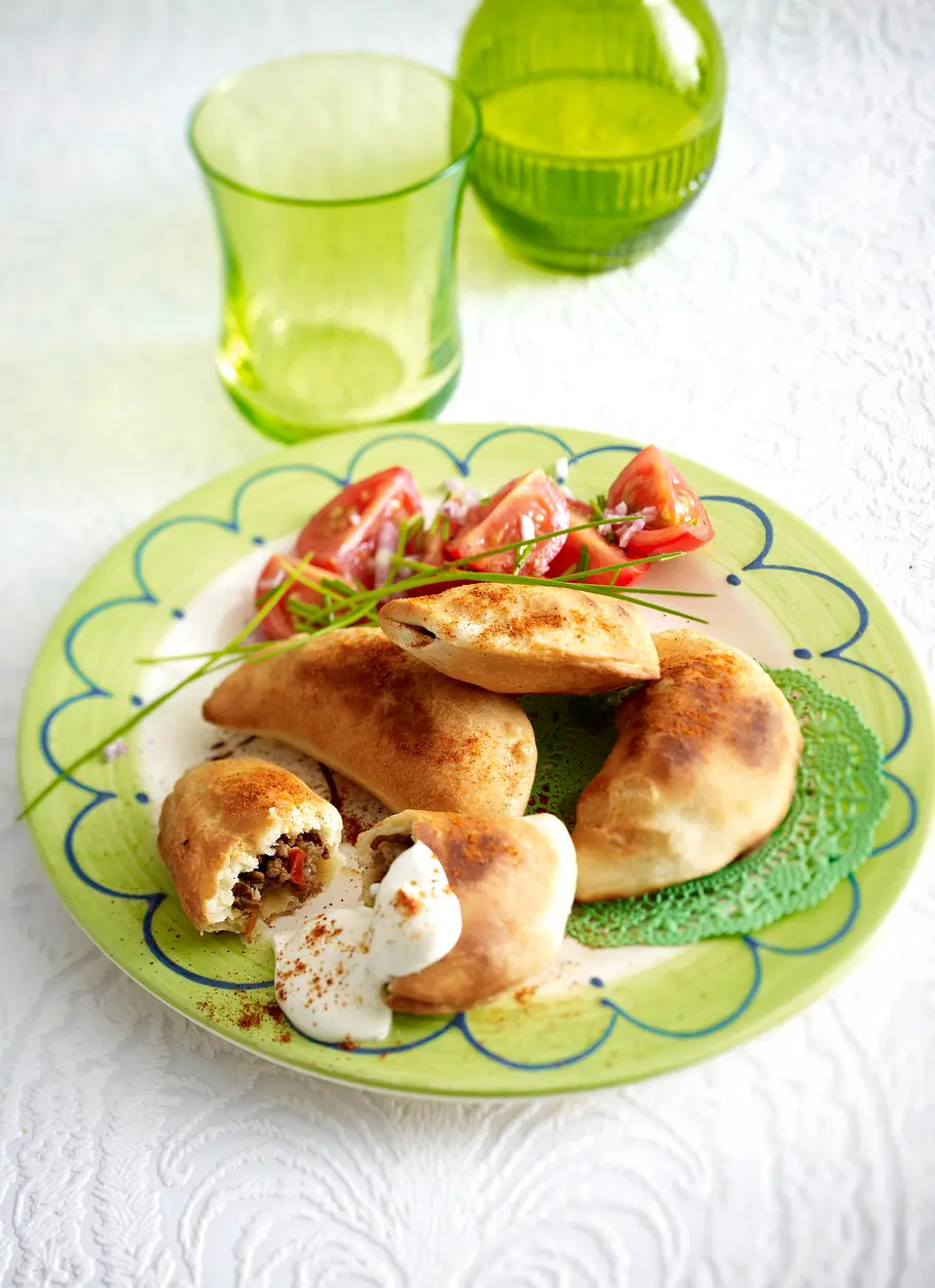 Empanadas (Teigtaschen) mit Salat Rezept Empanadas (Teigtaschen) mit Salat Rezept