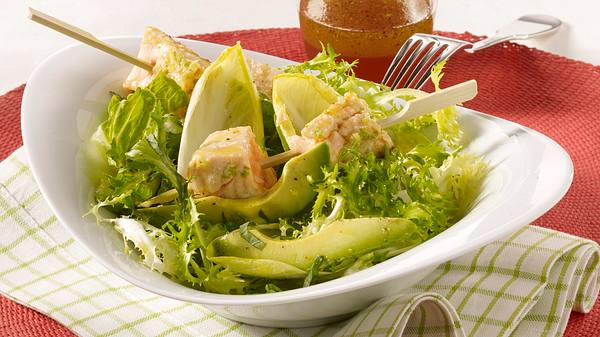 Endiviensalat mit Lachsspieß Rezept - Foto: House of Food / Bauer Food Experts KG