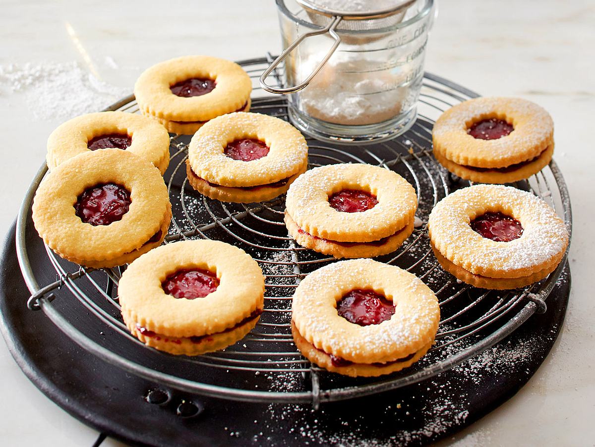 Engelsäuglein mit Preiselbeerfüllung Rezept