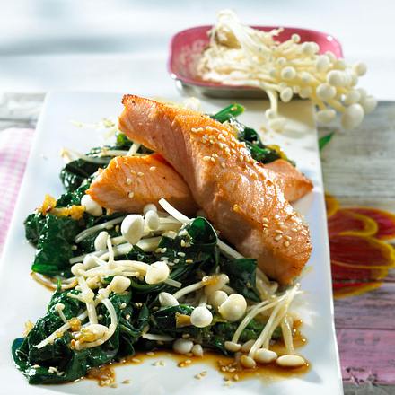 Enoki-Spinat zu Lachsfilet Rezept Enoki-Spinat zu Lachsfilet Rezept