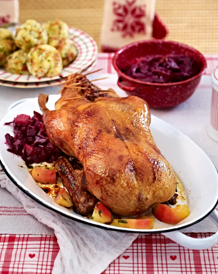 Ente mit Rotkohl und Brioche-Semmelknödeln Rezept Ente mit Rotkohl und Brioche-Semmelknödeln Rezept