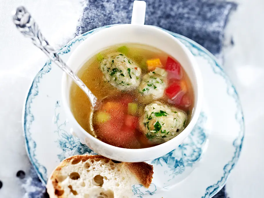 Entenbouillon mit Laugenknödeln Rezept Entenbouillon mit Laugenknödeln Rezept