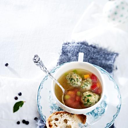 Entenbouillon mit Laugenknödeln Rezept Entenbouillon mit Laugenknödeln Rezept