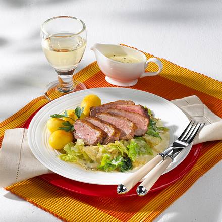 Entenbrust auf Rahmwirsing Rezept Entenbrust auf Rahmwirsing Rezept