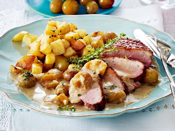 Entenbrust mit Mirabellensoße und Röstkartoffeln Rezept Entenbrust mit Mirabellensoße und Röstkartoffeln Rezept