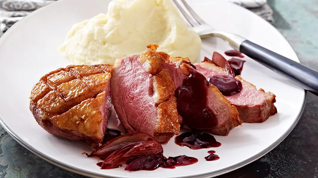 Entenbrust mit Crème de Cassis Rezept - Foto: LECKER @ Bauer Media Group Entenbrust mit Crème de Cassis Rezept - Foto: LECKER @ Bauer Media Group