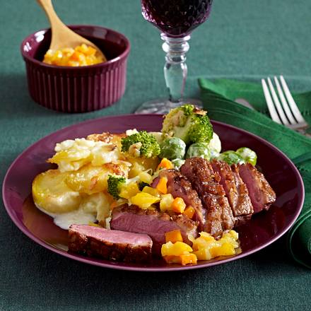 Entenbrust mit Gratin und Gemüse Rezept Entenbrust mit Gratin und Gemüse Rezept