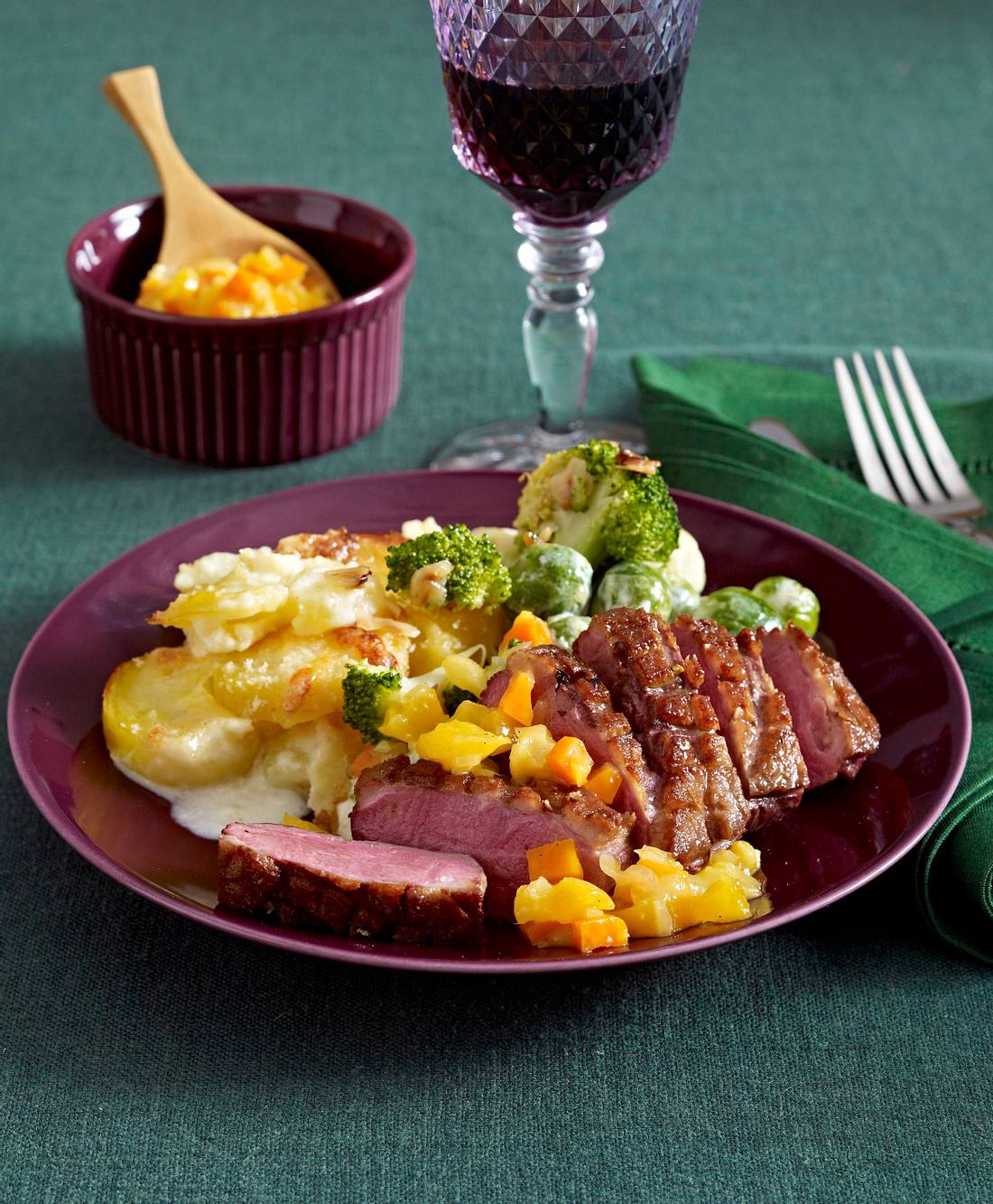 Entenbrust mit Gratin und Gemüse Rezept Entenbrust mit Gratin und Gemüse Rezept