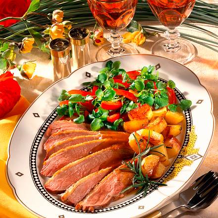 Entenbrust mit Kartoffeln und Salat Rezept Entenbrust mit Kartoffeln und Salat Rezept