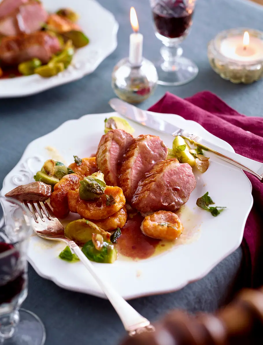 Entenbrust mit Kürbisgnocchi & Rosenkohl Rezept