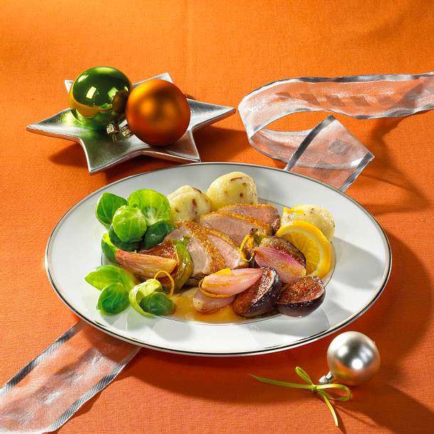 Entenbrust mit Mini-Nussknödel und Feigenschalotten Rezept Entenbrust mit Mini-Nussknödel und Feigenschalotten Rezept