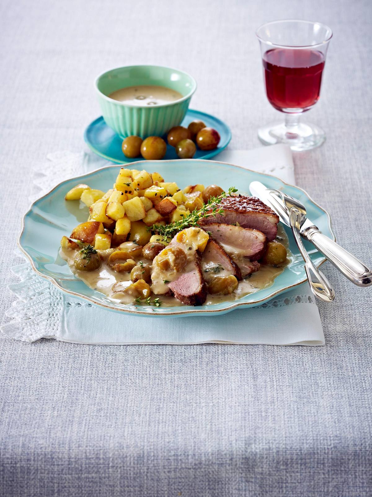 Entenbrust mit Mirabellensoße und Röstkartoffeln Rezept