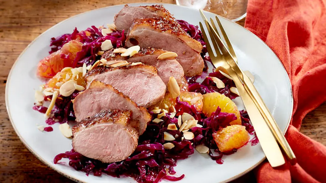 Entenbrust mit Orangen-Rotkohl Rezept - Foto: LECKER @ Bauer Media Group Entenbrust mit Orangen-Rotkohl Rezept - Foto: LECKER @ Bauer Media Group