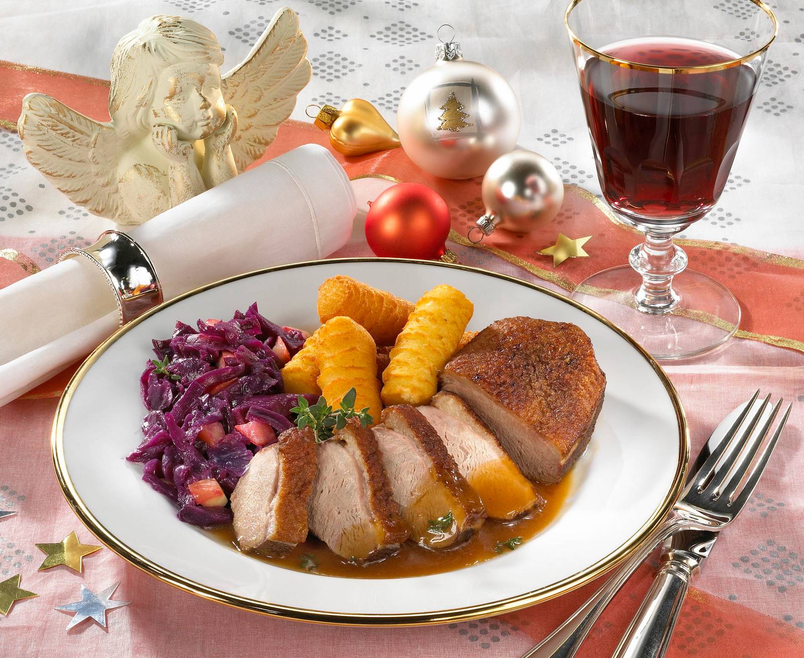 Entenbrust mit Rotkohl und Kroketten Rezept | LECKER