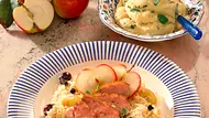 Entenbrust mit Sauerkraut auf Weintrauben Rezept - Foto: LECKER @ Bauer Media Group